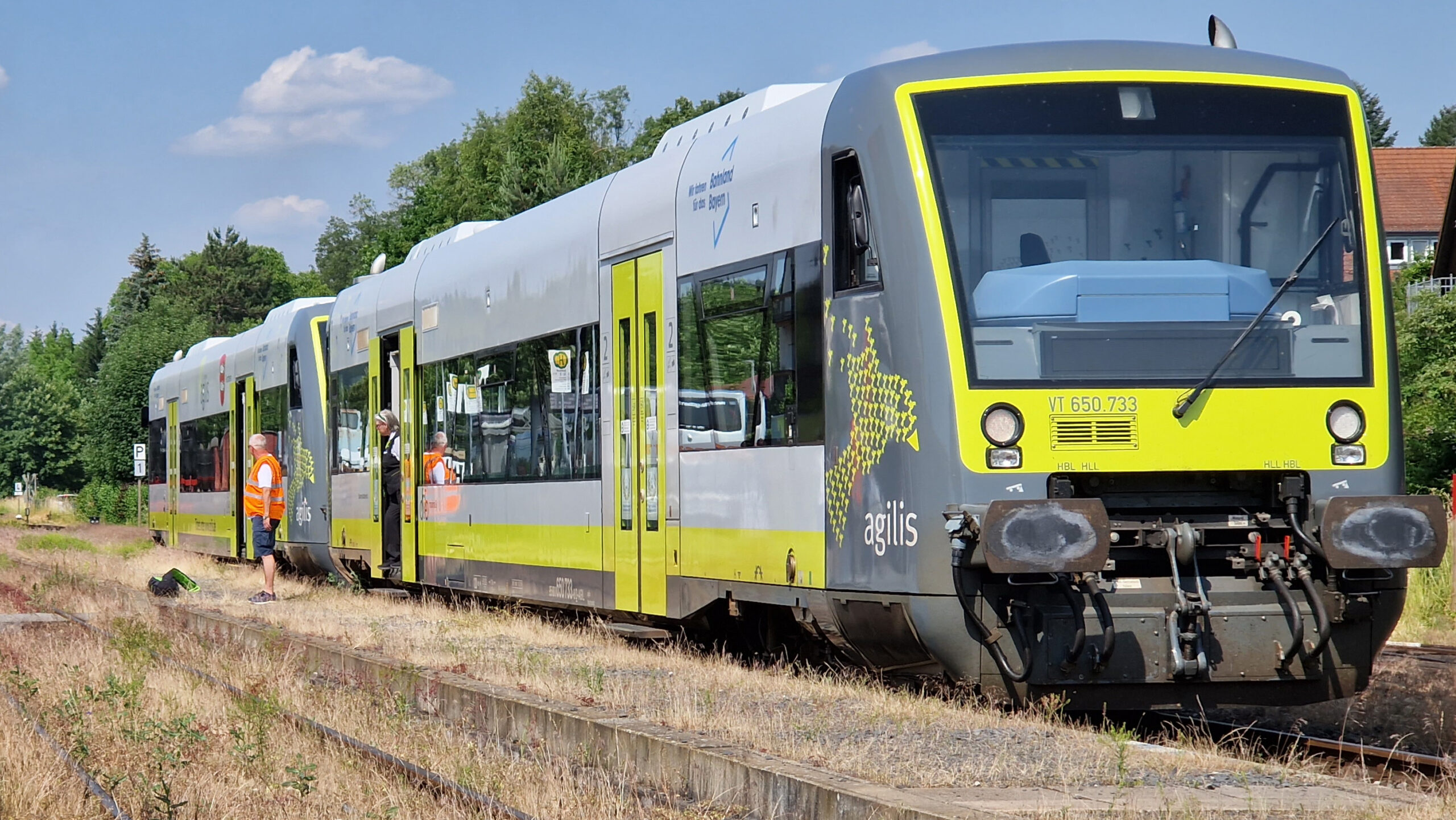 Mehr über den Artikel erfahren Zügig beantwortet: Warum hängt agilis nicht einfach Wagen an?